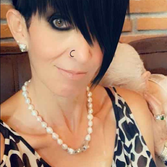 Meet your Posher, Ana - Picture 1 of 1